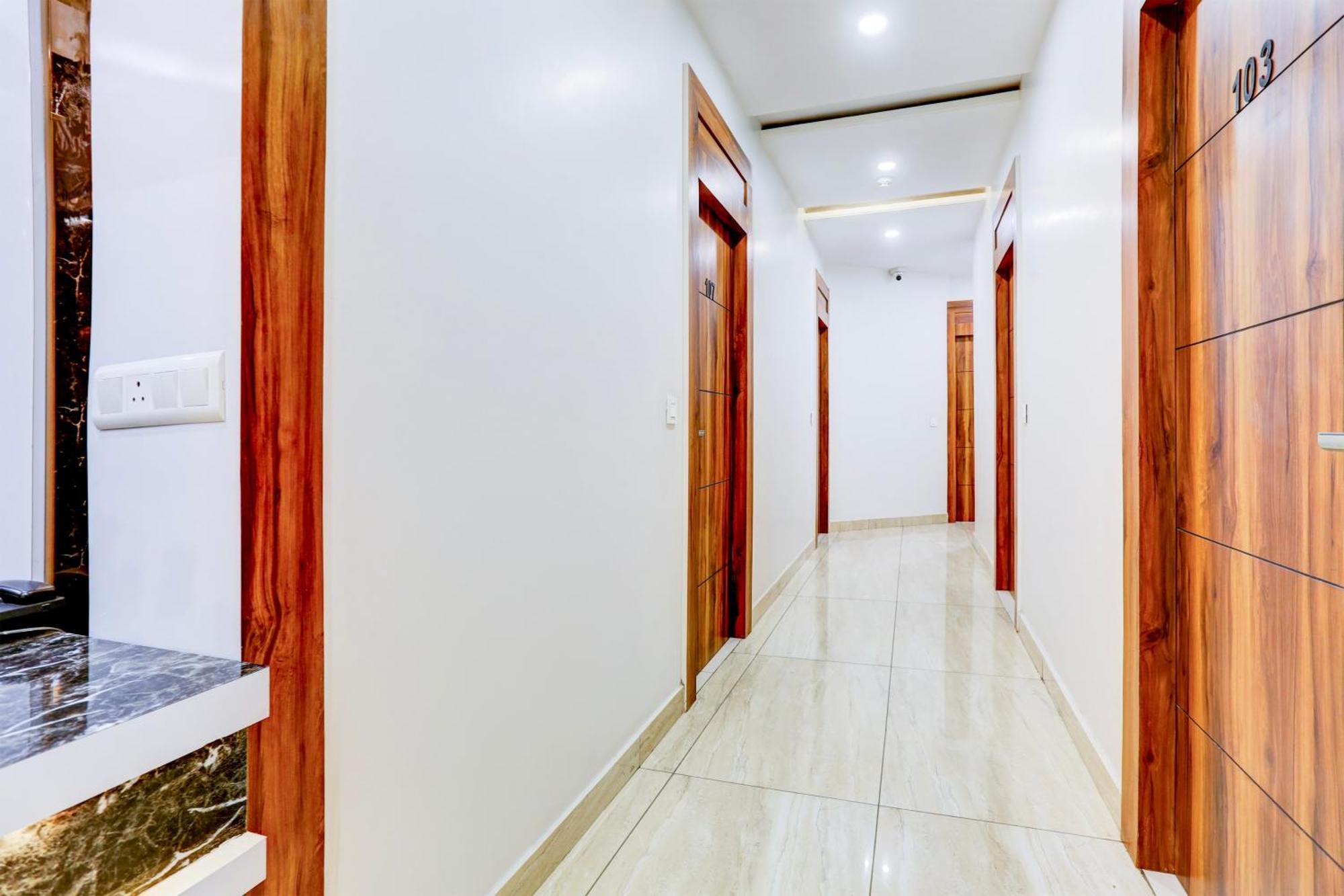 Super Townhouse Model Town Rohtak Formerly Hotel Tathastu ภายนอก รูปภาพ