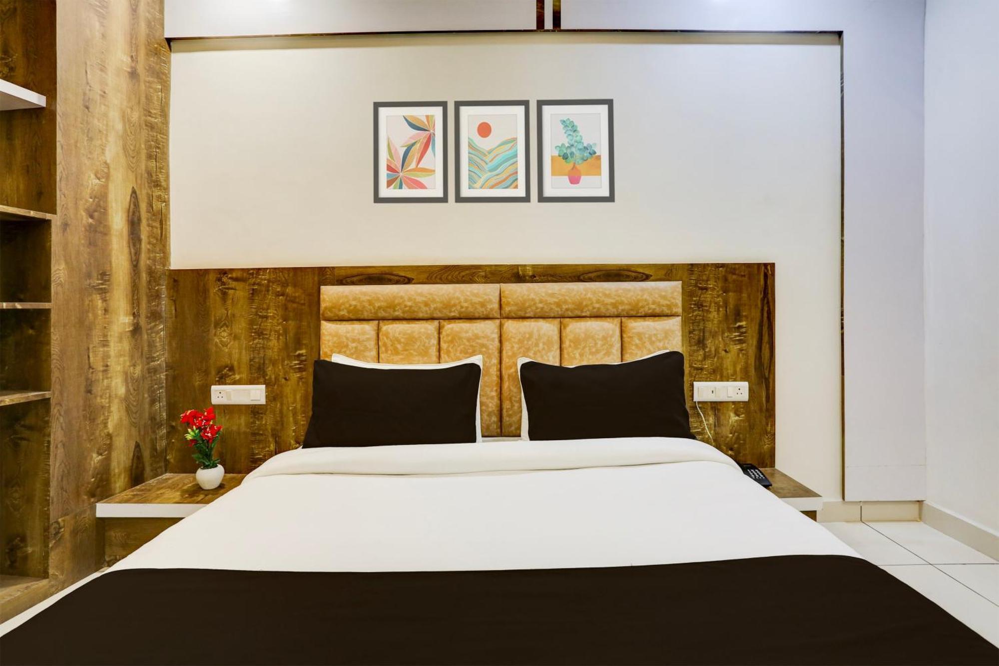 Super Townhouse Model Town Rohtak Formerly Hotel Tathastu ภายนอก รูปภาพ