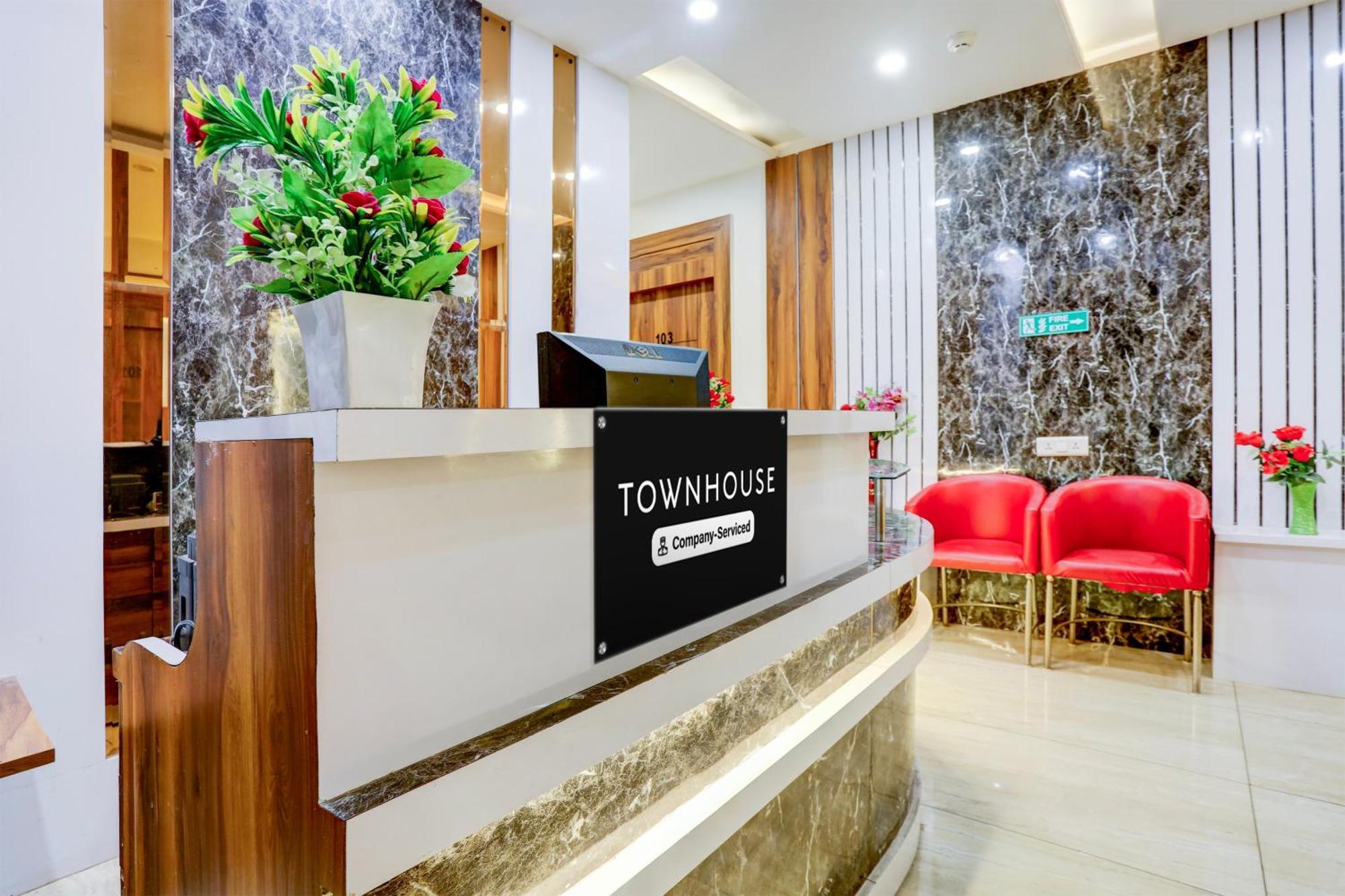 Super Townhouse Model Town Rohtak Formerly Hotel Tathastu ภายนอก รูปภาพ