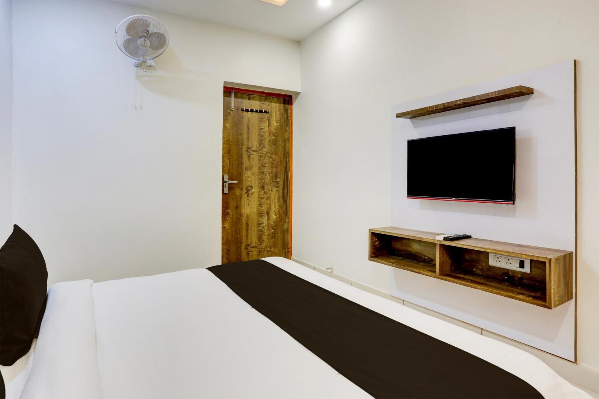 Super Townhouse Model Town Rohtak Formerly Hotel Tathastu ภายนอก รูปภาพ